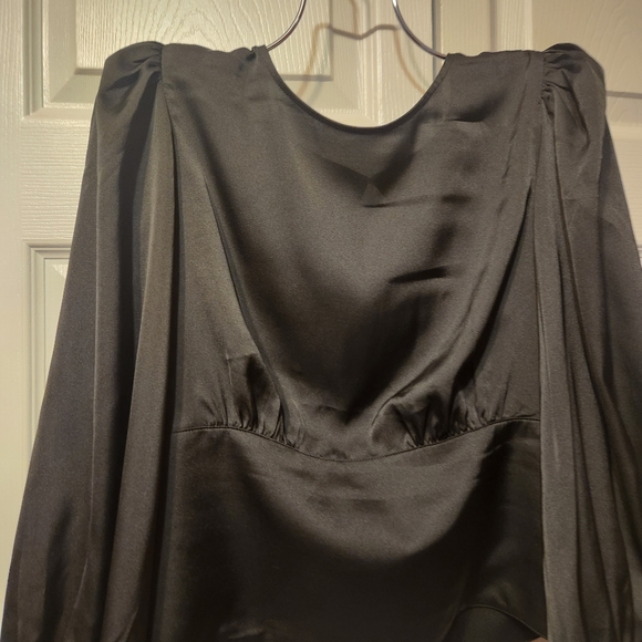 EXPRESS Open back satiny top - Picture 6 of 11